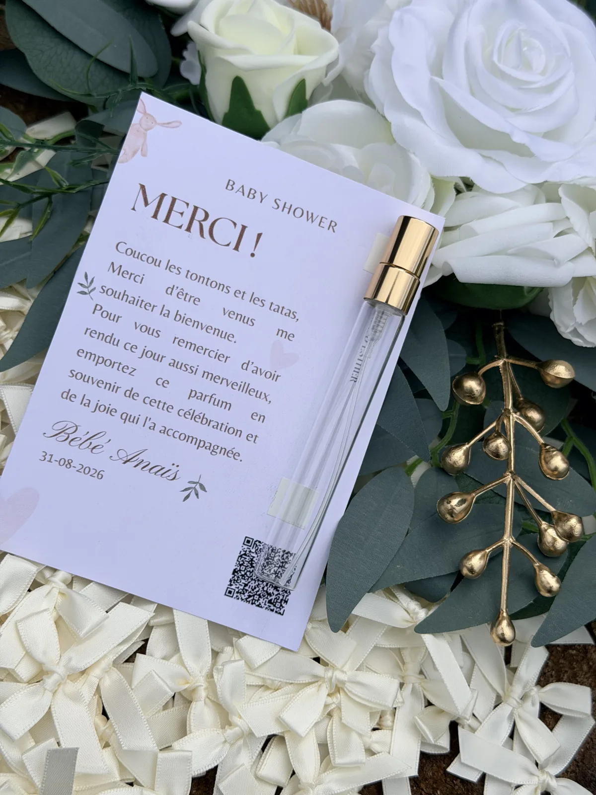 Carte de baby shower Bébé Anaïs avec un flacon vaporisateur doré